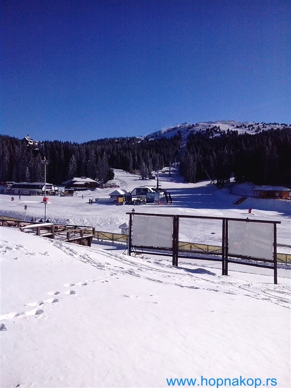 Kopaonik nakon ski openinga: i pored dovoljno snega na stazama primetan je manji broj skijaša nego za vreme trajanja manifestacije ski opening. Trenutno na