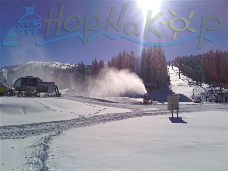 Ski centar spreman: Skijaški centar Kopaonik je spreman za ski opening. Skijališta Srbije su proteklih dana vredno radila na osnežavanju staza i sve je spremno za početak.