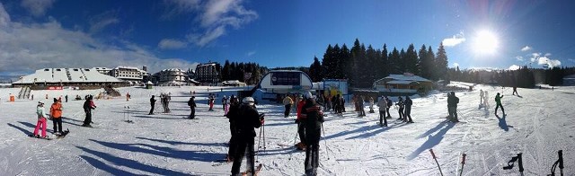 Veštački sneg privukao skijaše: Zahvaljujući investiciji u sistem za osnežavanje, Kopaonik je sa 35 centimetara snega jedini ski-centar u regionu koji radi,