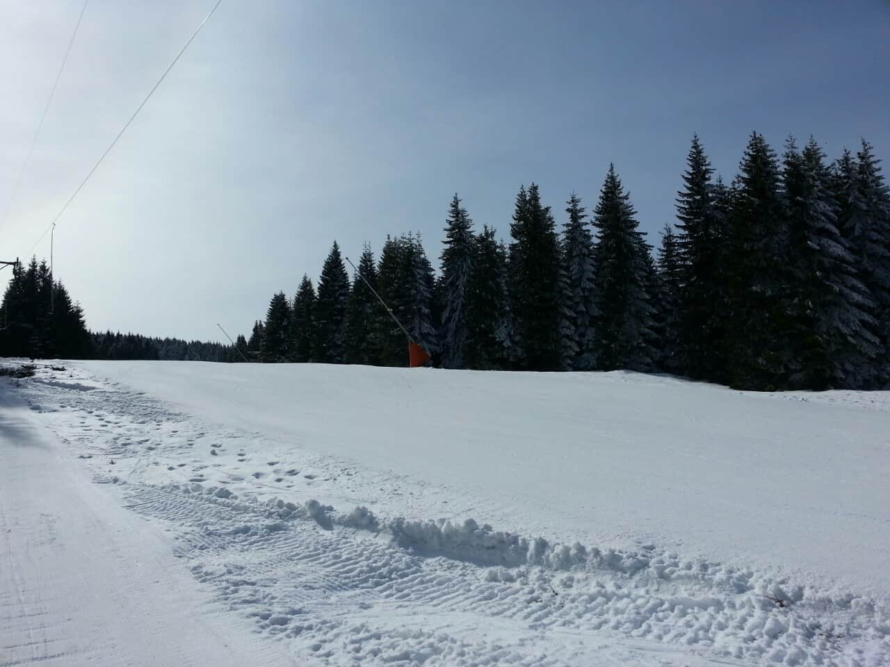 Prvi prolećni vikend je idealan za skijanje na Kopaoniku I ovog vikenda na Kopaoniku skijaše i bordere očekuje odlično skijanje sa dosta snega. Iako je poče ...