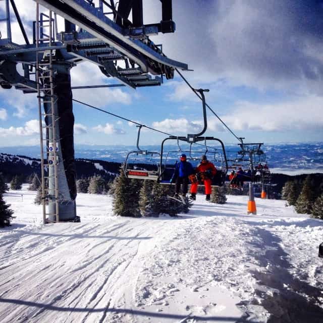 Promena rada skijališta na Kopaoniku  U ski centru Kopaonik će od 1. aprila raditi žičare Karaman greben i Pančićev vrh. Za skijaše i bordere pripemljeno je 