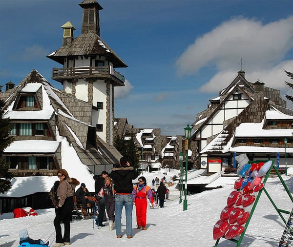 Sve veći broj turista iz Rusije: Оve godine је na srpskim skijalištima rekordan broj inostranih gostiju, u kojima po prvi put prednjače turisti iz Rusije.