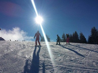 Od ponedeljka novo radno vreme na Kopaoniku: Od ponedeljka na Kopaoniku će moći pola sata duže da se skija, jer će ski centar raditi od 8.30 do 16 časova.