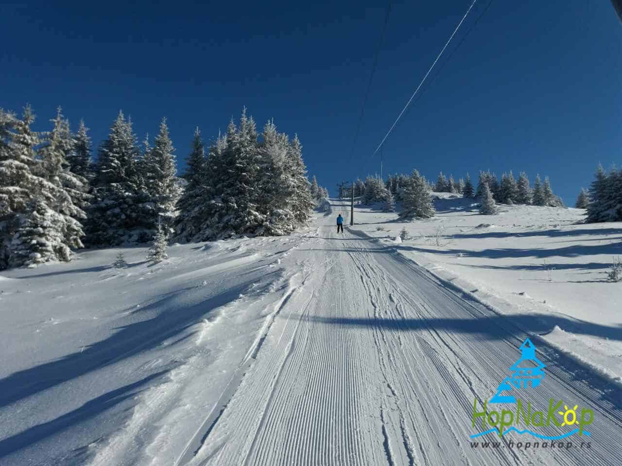 Novo radno vreme skijališta na Kopaoniku: Ski centri Kopaonik i Stara planina od sutra rade pola sata duže. Skijaši i borderi će moći da uživaju u zimskim