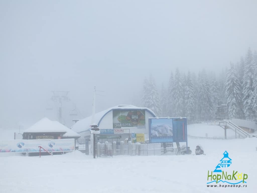 Kopaonik izveštaj 05 Decembar 2017: Danas na Kopaoniku prevlađuje pretežno oblačno vreme sa dosta snežnih intervala. Trenutna temperatura je -8°C,