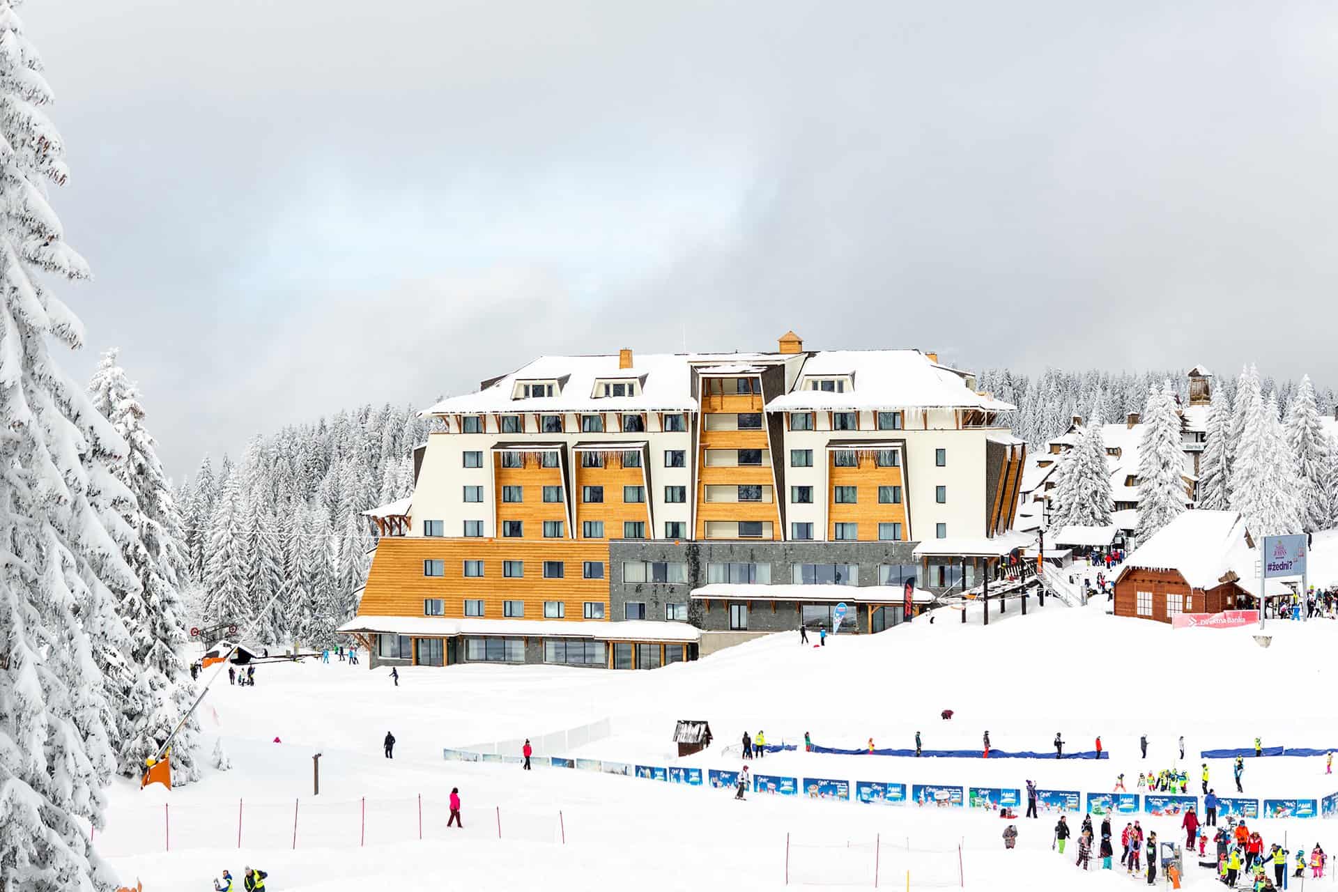 Копаоник горнолыжный курорт. Горнолыжный курорт сербии копаоник трассы. Сербия гора копаоник. Горнолыжка сербия копаоник. Копаоник сербия сноуборд.